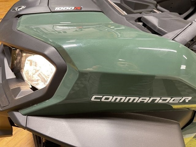 2023 Can-Am® Commander MAX DPS Base